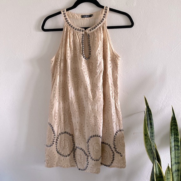 Beautifully detailed mini dress! - Picture 1 of 6